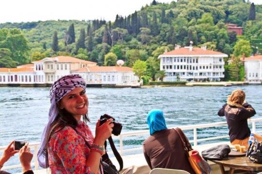 arabic tourist taking photos of istanbul