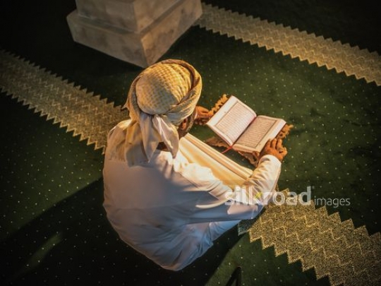 Old man reading qur'an at the mosque|-