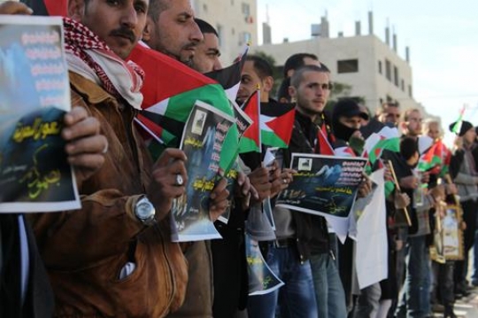 palestinian during a rally to support prisoners in israeli jail whith their hunger strike