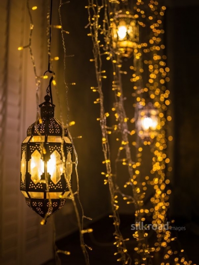 Lanterns and ornaments|-