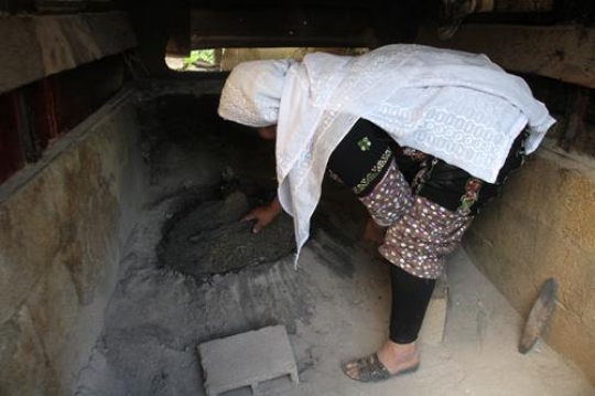 palestinian woman mixing cement