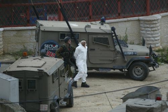 israeli soldier arresting pale