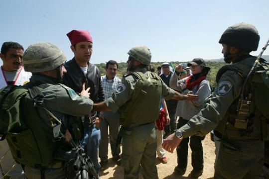 Palestinians demonstrate against confiscate lands
