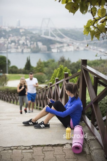 Family on the stairs|Merdivenlerdeki aile
