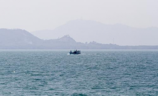 a boat sailing in the sea 