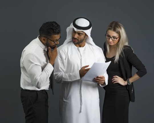 Business people standing talking to each other|