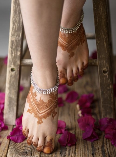 Henna Art on Feet with anklets|