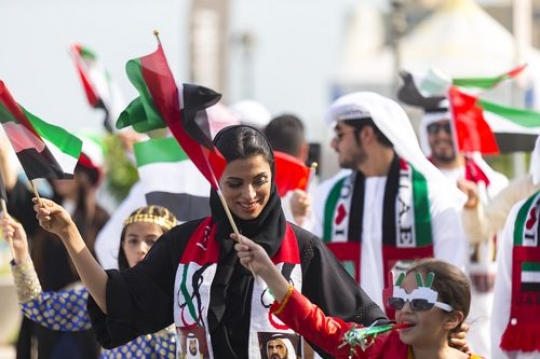 Arab woman and child during a National Day Parade|