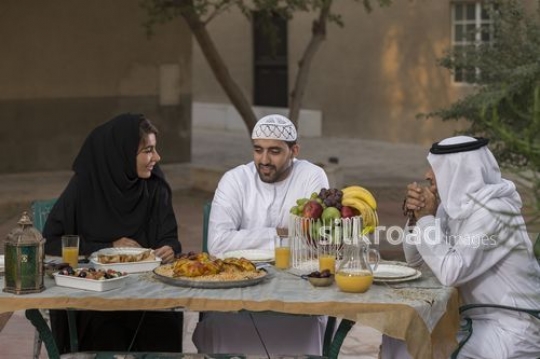 REPLACE - Arab family sitting together on the dinning table|-