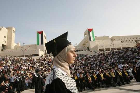 palestinians female graduates