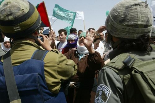 Palestinians demonstrate again