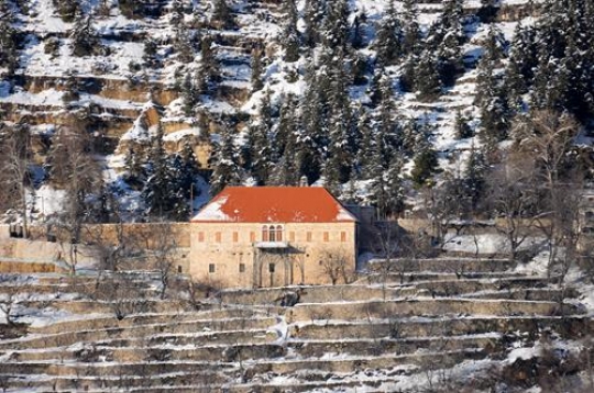 House and Snow